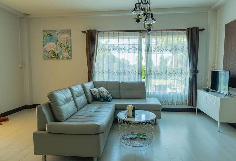 패밀리 룸, Apinya Resort Bangsarey