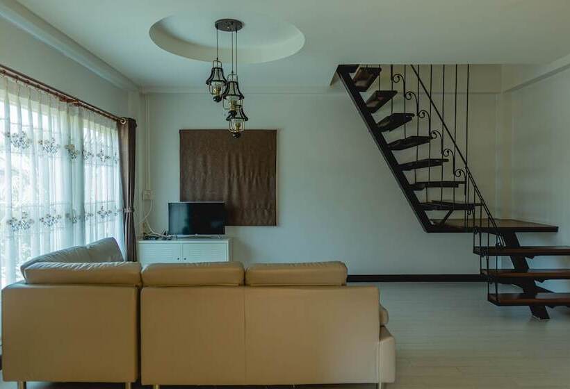 חדר משפחתי, Apinya Resort Bangsarey