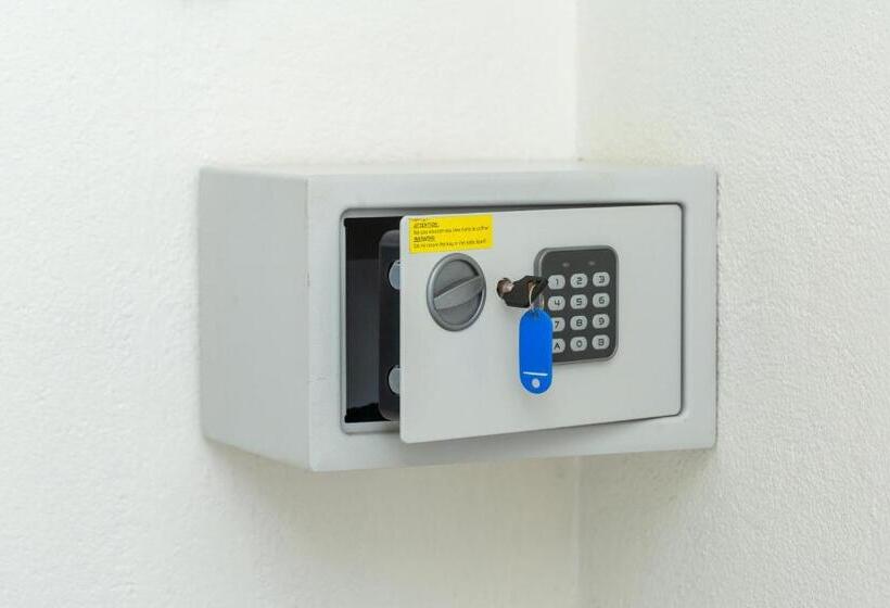 بانگلوی استاندارد, Holidays