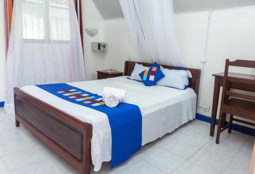 بانگلوی استاندارد, Holidays