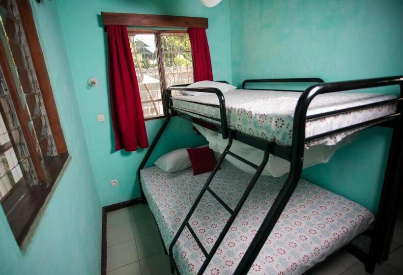 بنگله خانوادگی, Holidays