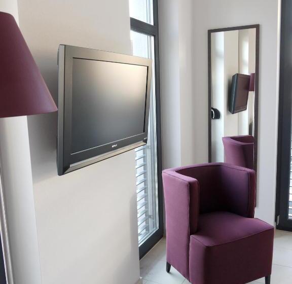 Номер Стандарт Трехместный, Kh Hotel Mit Restaurant