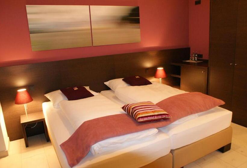 标准三人间, Kh Hotel Mit Restaurant