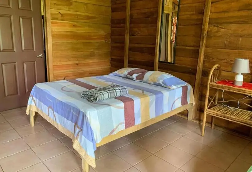 اتاق لوکس, Hospedaje La Naciente