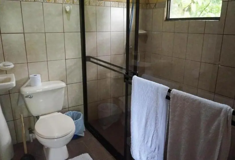 اتاق لوکس, Hospedaje La Naciente