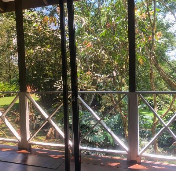 Cabanya, Hospedaje La Naciente