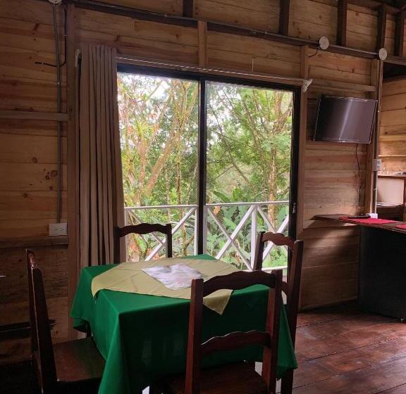 Cabanya, Hospedaje La Naciente