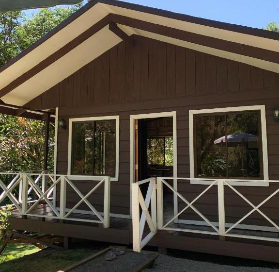 Cabanya, Hospedaje La Naciente