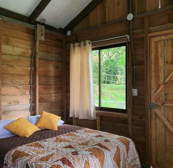 Cabanya, Hospedaje La Naciente