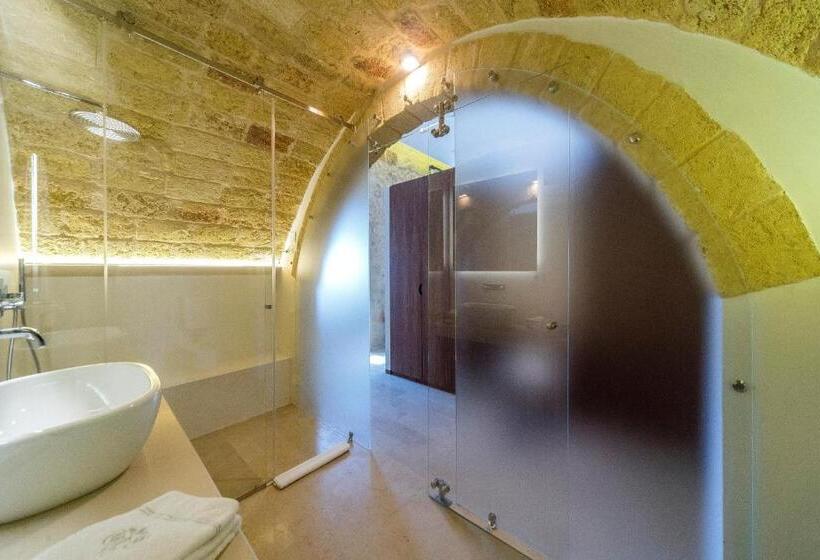 جناح جونيور, Castello Di Ugento