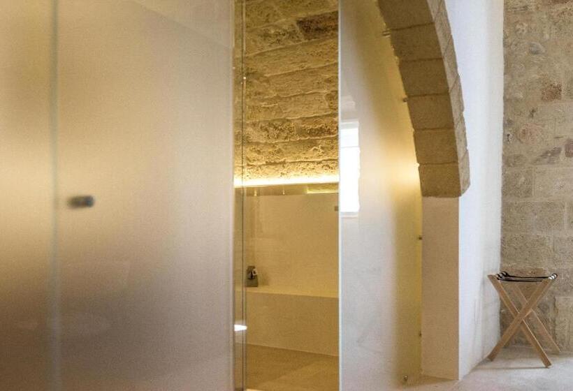 جناح جونيور, Castello Di Ugento