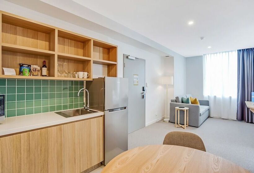 Люкс Кровать Кинг, Mantra At Sharks