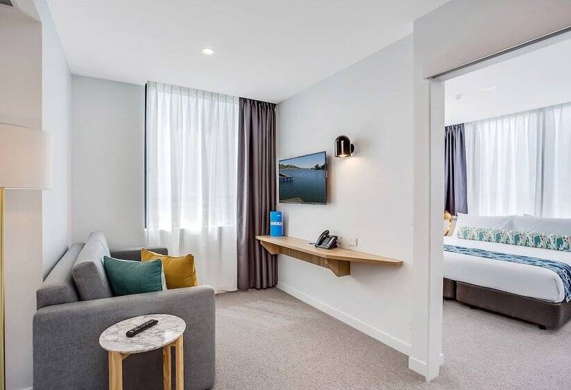 Люкс Кровать Кинг, Mantra At Sharks