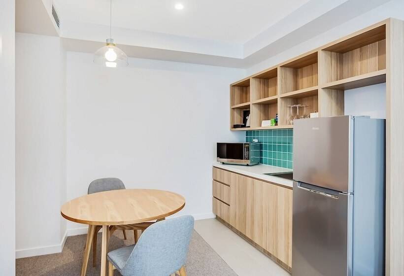 Люкс Кровать Кинг, Mantra At Sharks