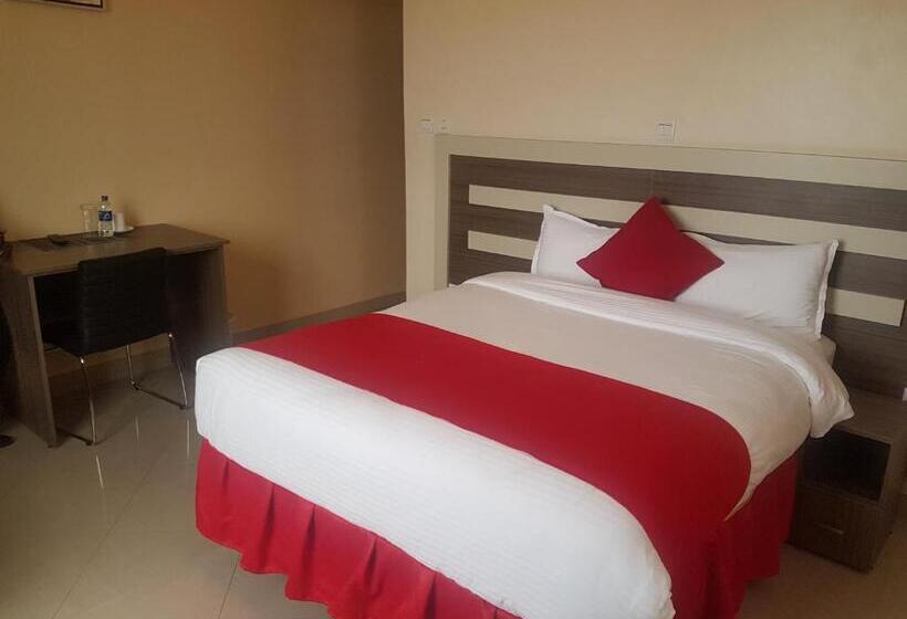 اتاق لوکس, Mara Frontier