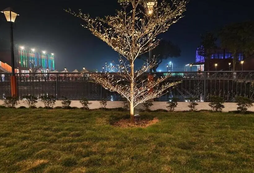 デラックスルーム, Mahfil E Motijheel