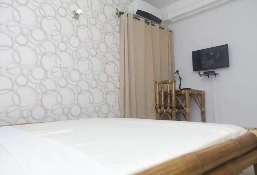 Camera Standard, Residence Hibiscus