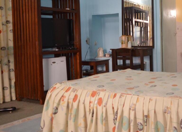 اتاق لوکس یک تخته, Megha Traveller S Village
