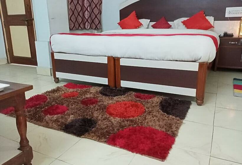 Номер Deluxe, Raja
