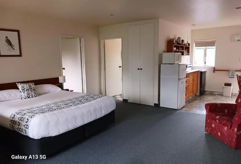 Perhehuone, Anatoki Lodge Motel