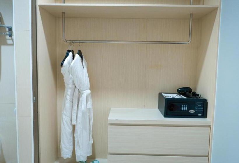 جناح سرير كينج, Ayola Sunrise Mojokerto