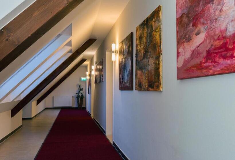 Budget Værelse, Guidassoni