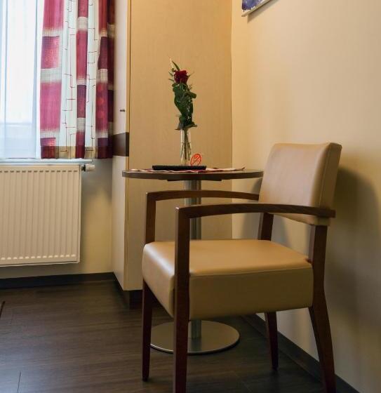 Budget Enkeltværelse, Guidassoni