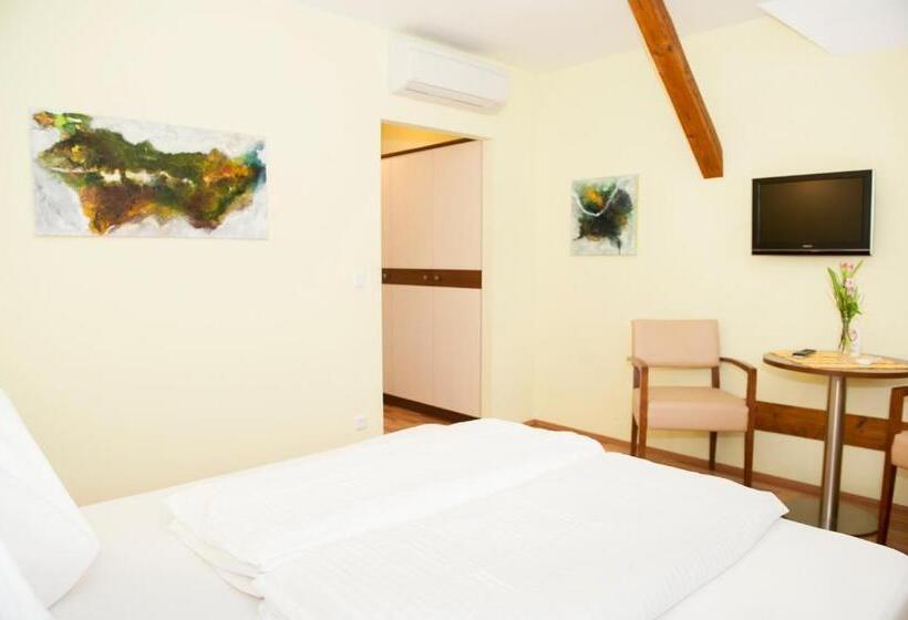 Budget Værelse, Guidassoni