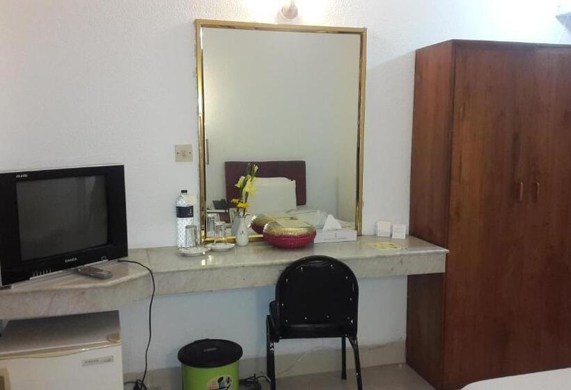 اتاق استاندارد یک نفره, Razmoni Isha Kha International