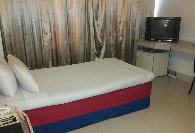 اتاق استاندارد یک نفره, Razmoni Isha Kha International