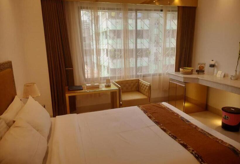 اتاق لوکس, Razmoni Isha Kha International