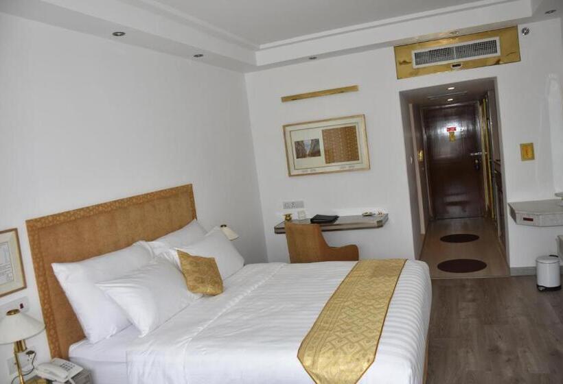 اتاق لوکس, Razmoni Isha Kha International