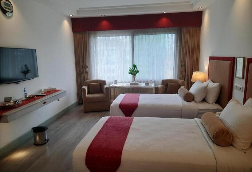 اتاق لوکس, Razmoni Isha Kha International