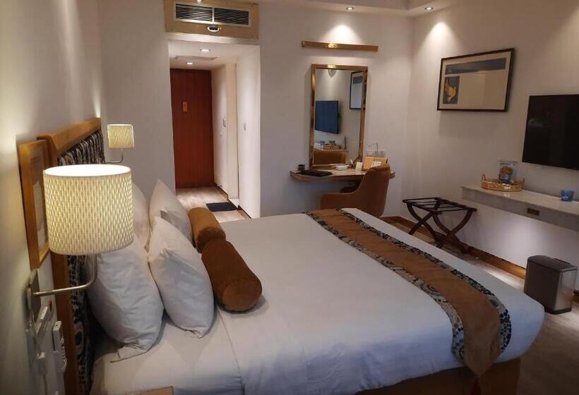 اتاق استاندارد, Razmoni Isha Kha International