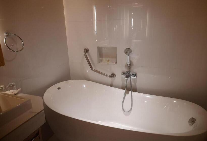 سوییت, Razmoni Isha Kha International