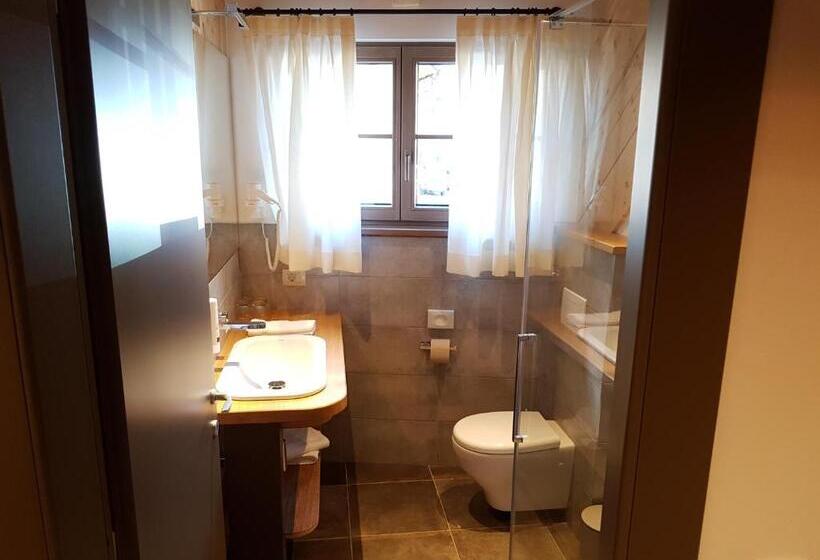 اتاق لوکس با تخت بزرگ, Vandot