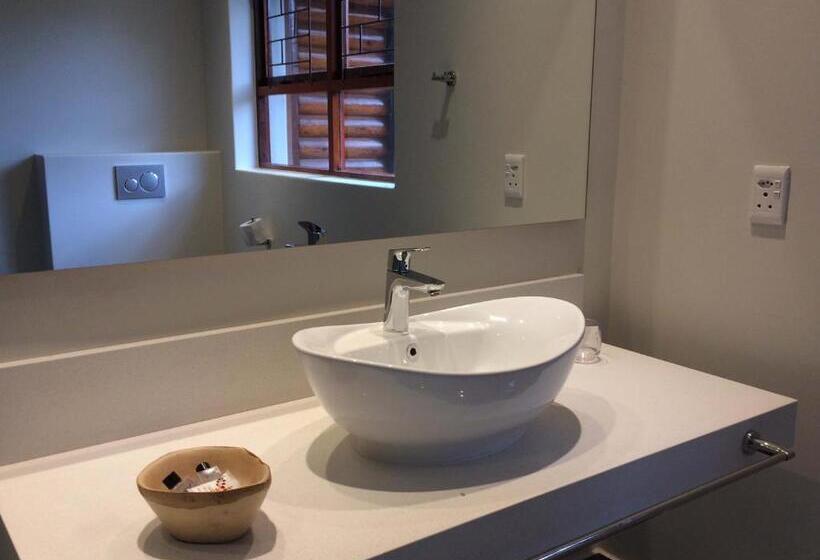 سوییت, Fish Eagle Lodge