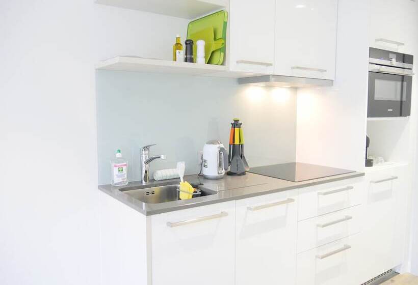 Standard Studio, Base Vevey