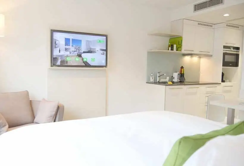Standard Studio, Base Vevey