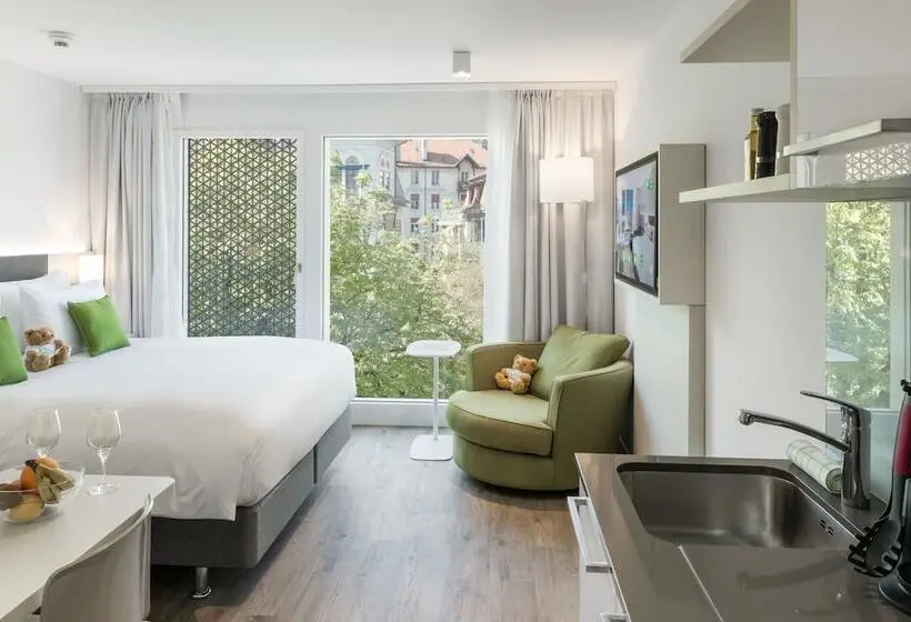 Standard Studio, Base Vevey