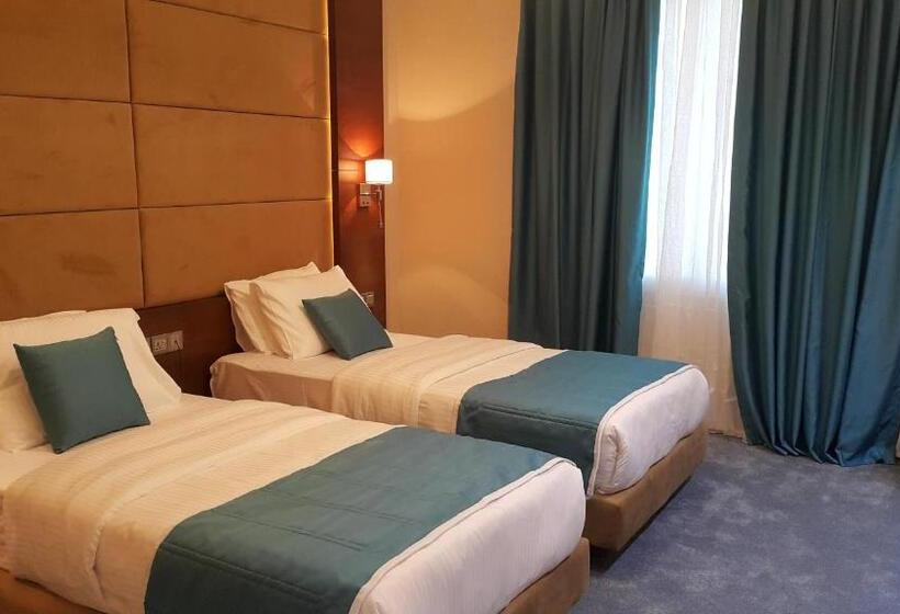 اتاق استاندارد با بالکن, Hyksos