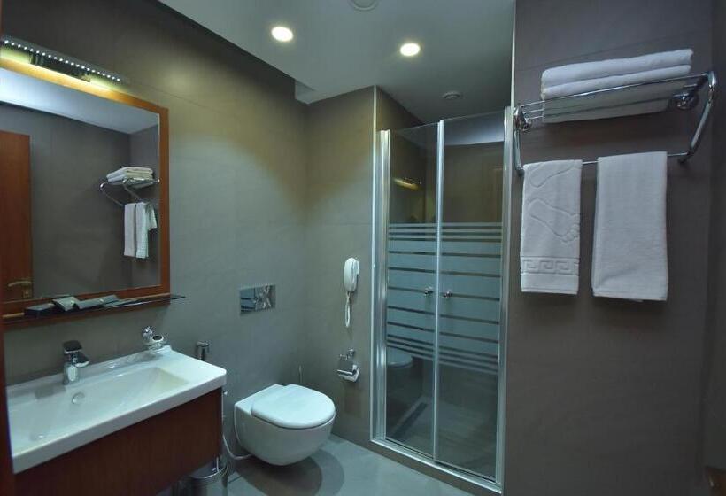 اتاق استاندارد سه تخته با بالکن, Hyksos