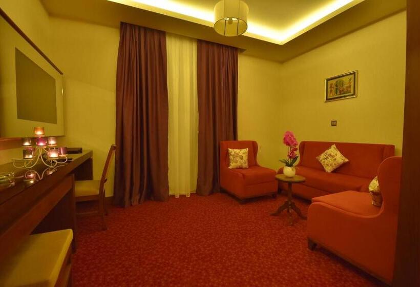 اتاق استاندارد سه تخته با بالکن, Hyksos