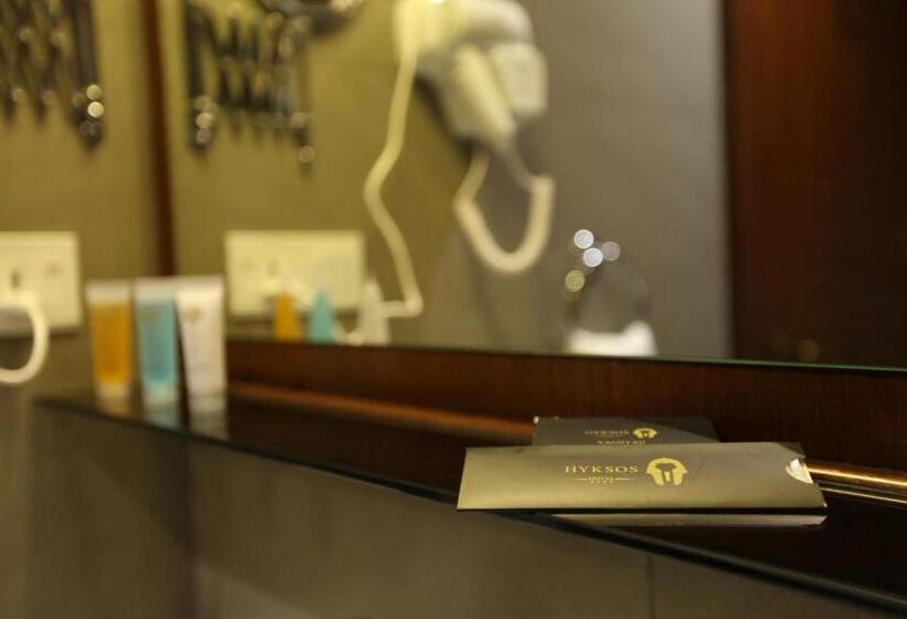 سوئیت با بالکن, Hyksos