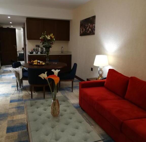 سوییت خانوادگی, Hyksos