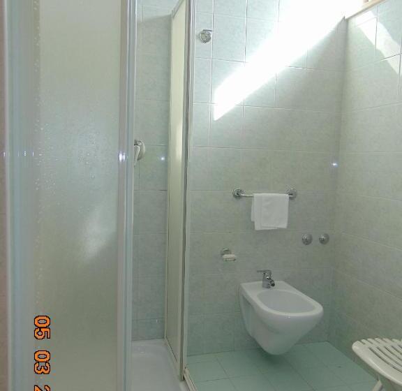 חדר סטנדרט לשלושה, Mazzocchetti