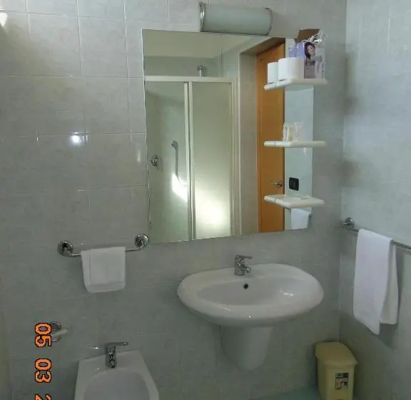 Standard Yhden Hengen Huone, Mazzocchetti
