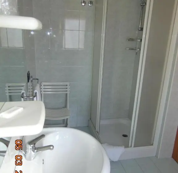 Standard Yhden Hengen Huone, Mazzocchetti