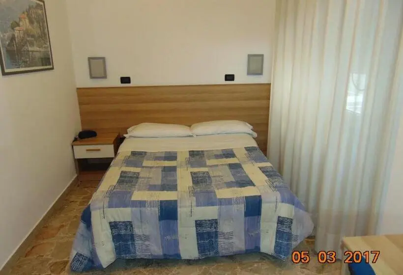 Standard Yhden Hengen Huone, Mazzocchetti