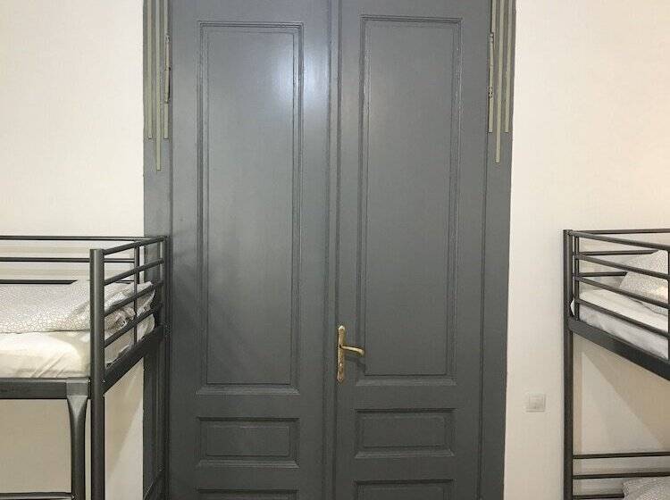 공동 객실, Passpartout Hostel